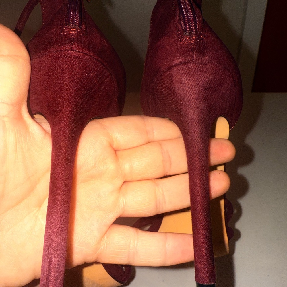 Heels - Picture 3 of 3
